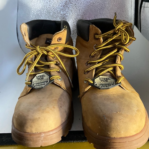 Skechers Relaxed Fit hiking boots lightly worn size 8.5 Tread shows no wear - Picture 1 of 9